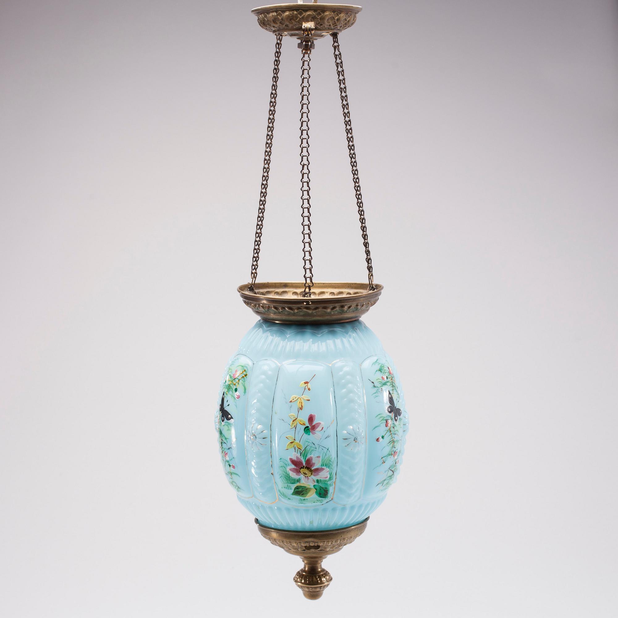 AMPEL / MÅNSKENSLYKTA, glas och gulmetall, 1800-talets slut. Höjd 55,5 cm.