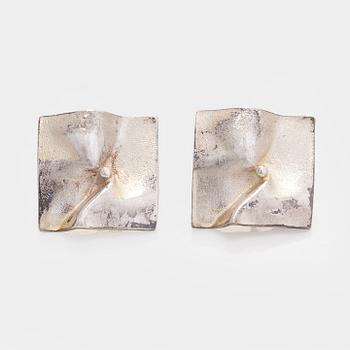 A sterling silver 'Moonbridge' bracelet and a pair of  'Shields' earrings, Lapponia 1974.