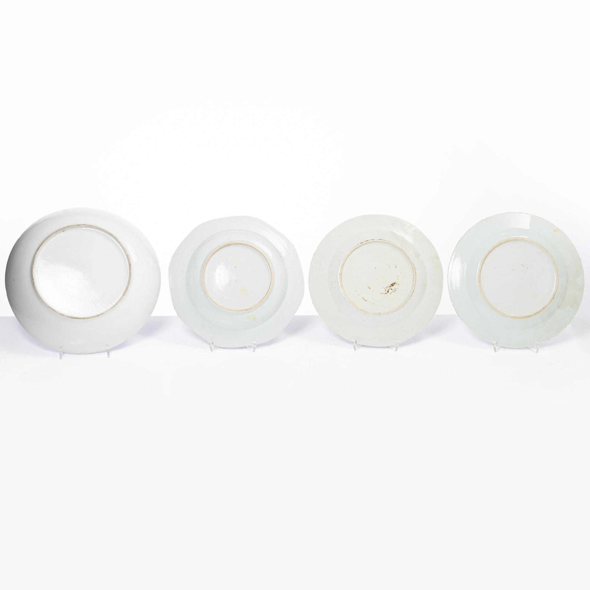 A group lot of 12 blue and white Chinese Export dishes, Qing dynasty, 18th century.