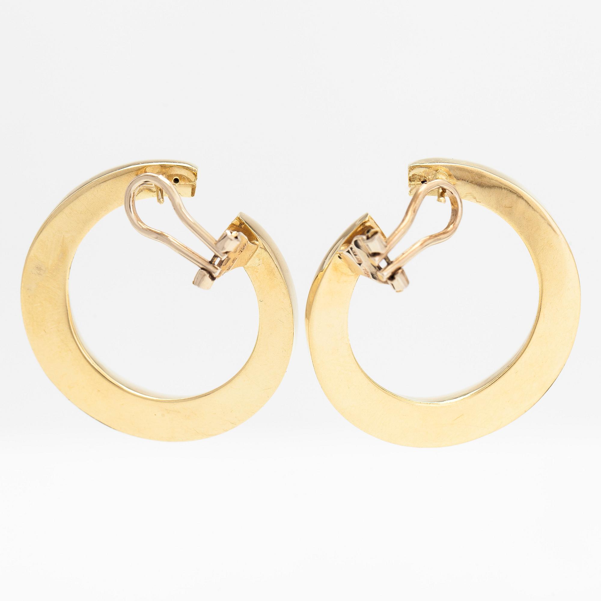 A pair of creole earrings, 18K gold. Italy.