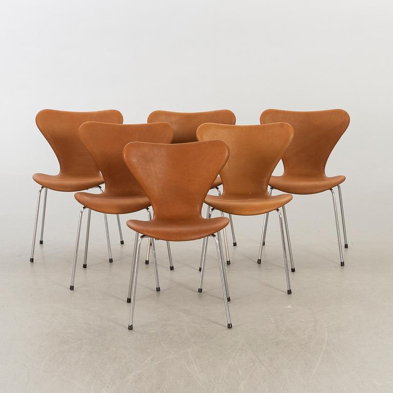 ARNE JACOBSEN, as et of six Serie 7 Stol för Fritz Hansen.