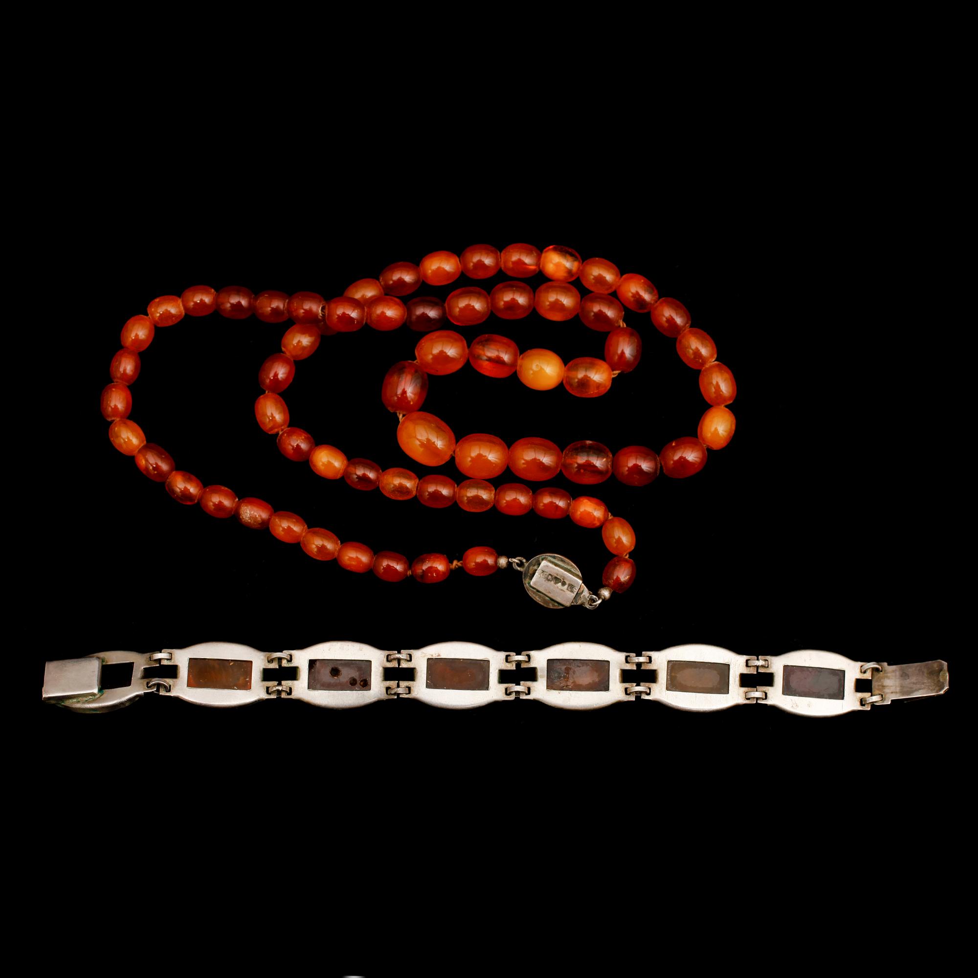 HALSBAND OCH ARMBAND, silver och bärnsten, 1900-tal.