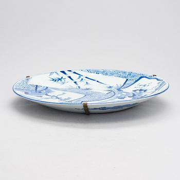 A porcelain dish, Edo Japan 19th century.