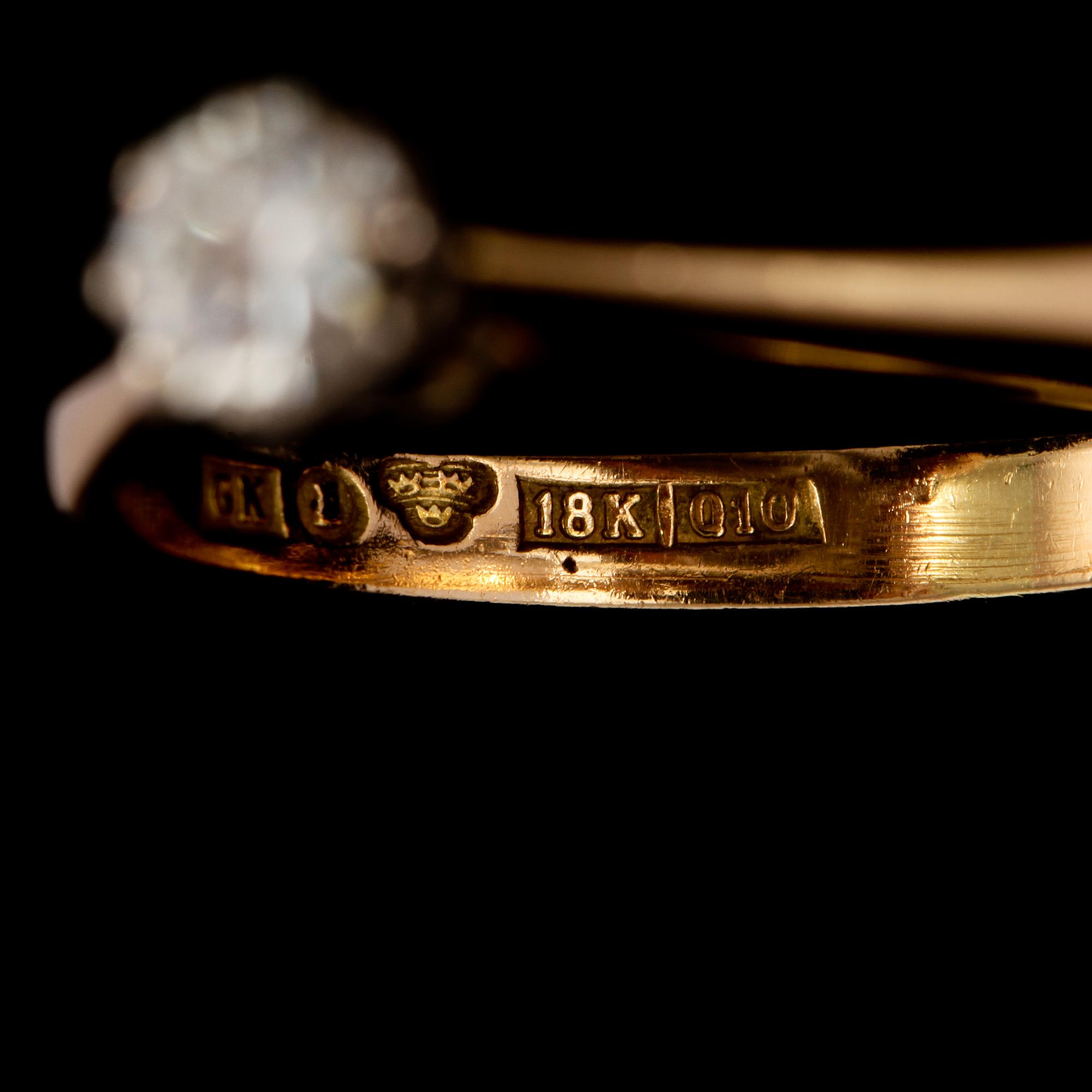 RING, 18k guld och vitguld med briljantslipad diamant, 0.24 ct,  Kaplans, Stockholm, 1990. Vikt 2 g.