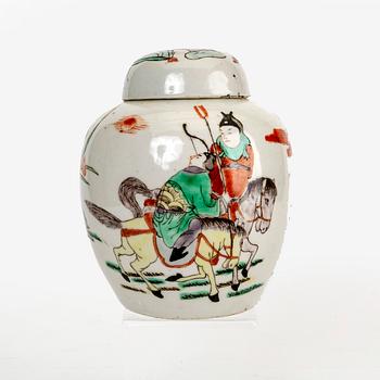 An 19th century chinese porcelain jar with lid.