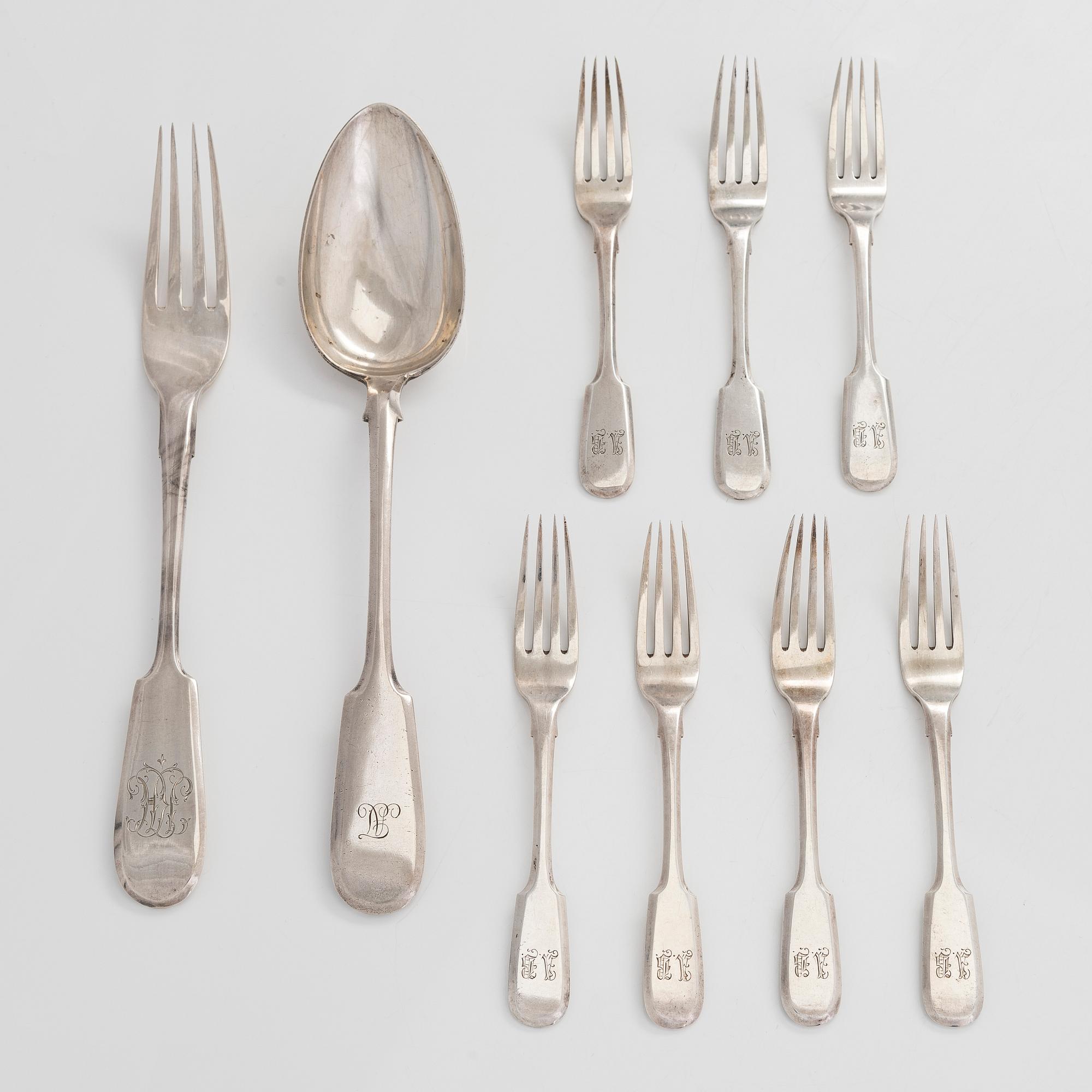 Gafflar, 7 st, ragusked och serveringsgaffel,  silver, S:t Petersburg 1866 och kring 1900.