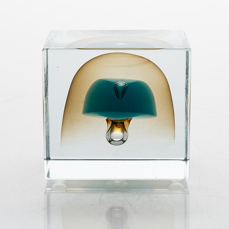 Oiva Toikka, An annual glass cube, signed Oiva Toikka 289/2000, Nuutajärvi 1983.