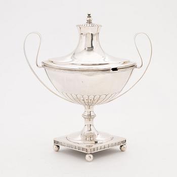 A silver sugarbowl with lid by Michael Olof Barkman, Varberg, 1820.