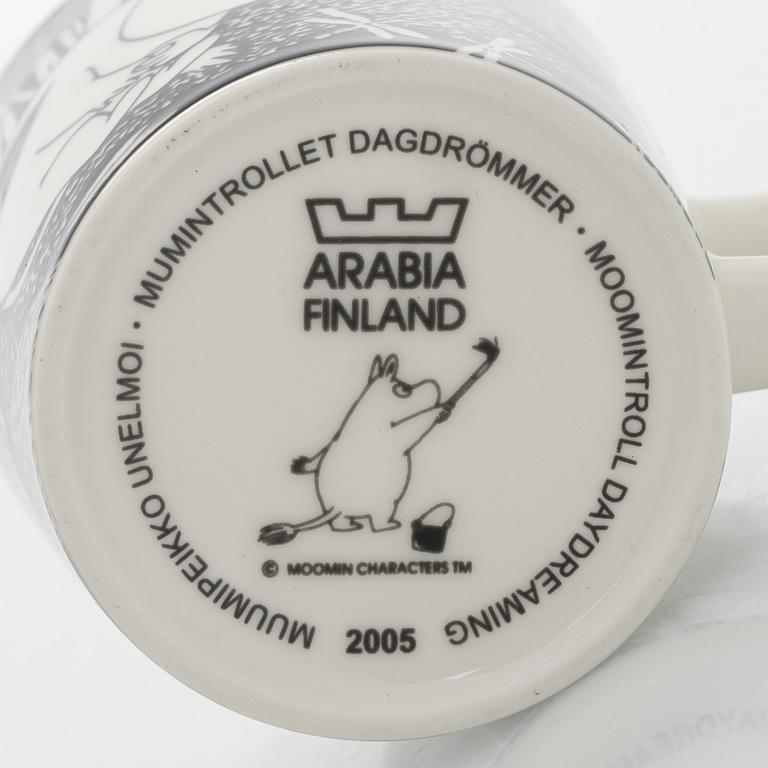 Muminmugg, "Mumintrollet dagdrömmer", porslin, Moomin Characters, Arabia 2005.