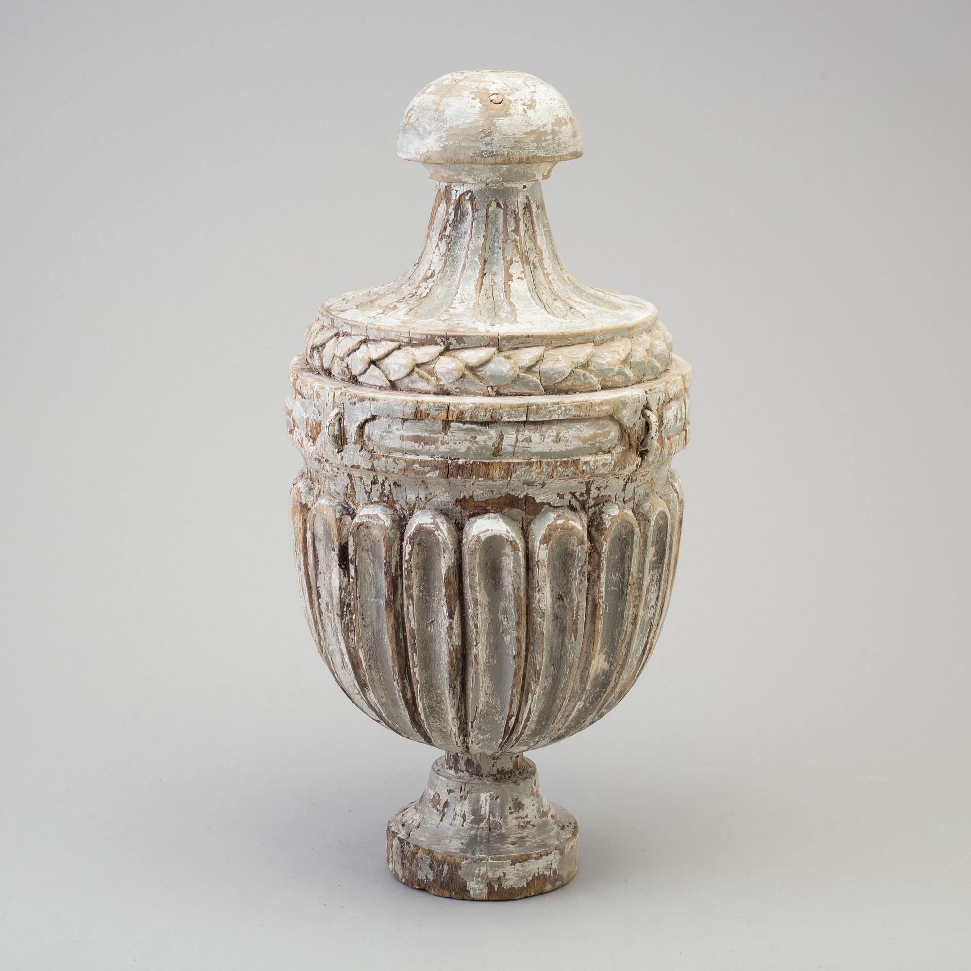 A carved decorative wood urn, late 18th / early 19th century.