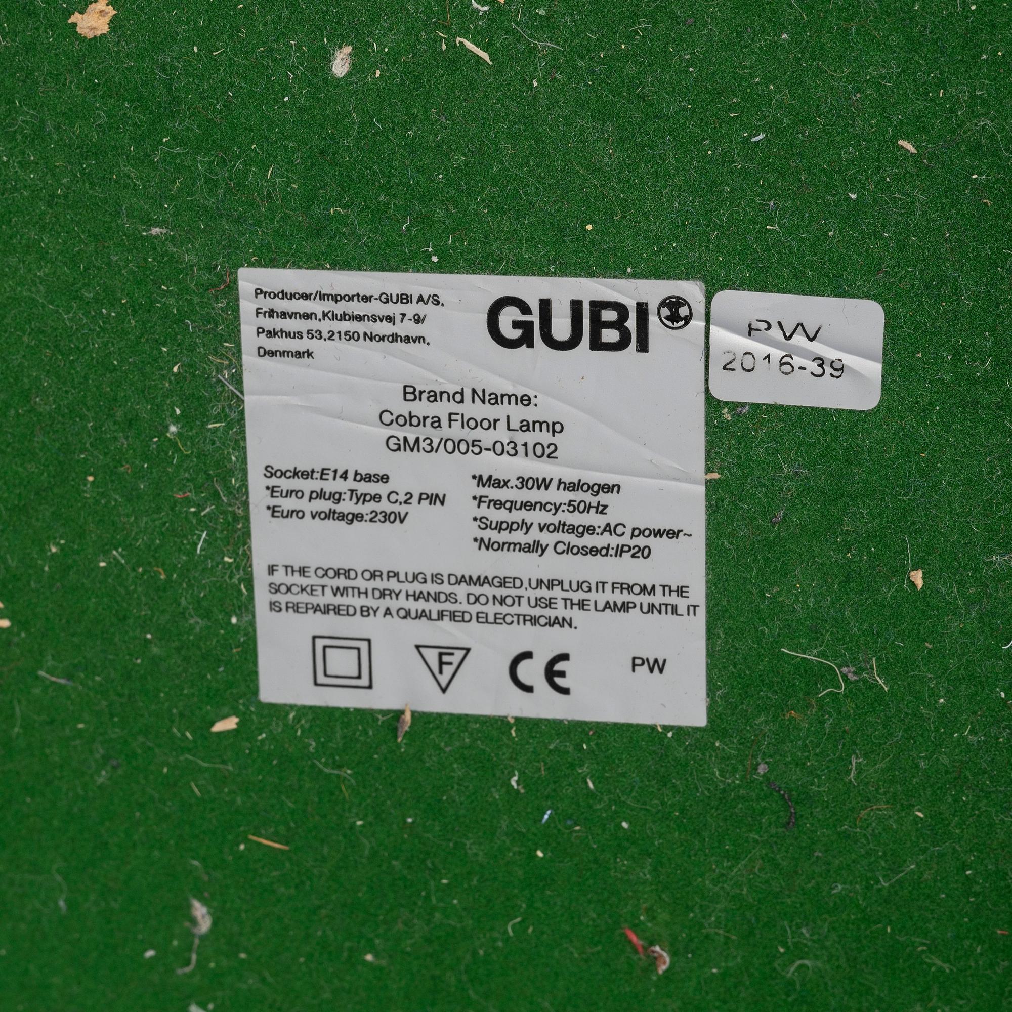 Greta Magnusson Grossman, golvlampa "Cobra" Gubi, samtida.
