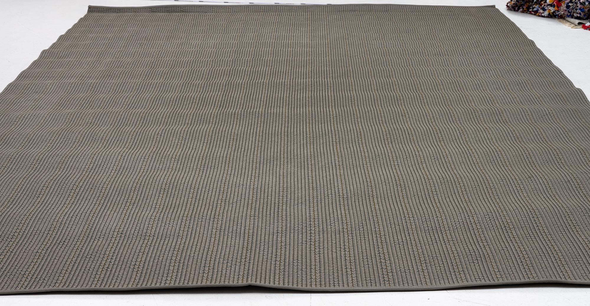 Paola Lenti, matta, etikettmärkt, 390 x 300 cm.