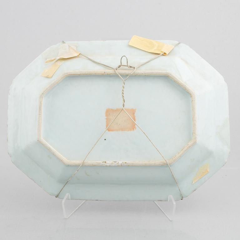 A Chinese blue and white tureen stand, Qing dynasty, Qianlong (1736-95).