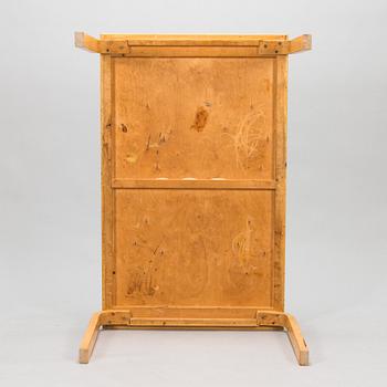 Alvar Aalto, bord, modell 82 för O.Y. Huonekalu-ja Rakennustyötehdas A.B. 1900-talets mitt.