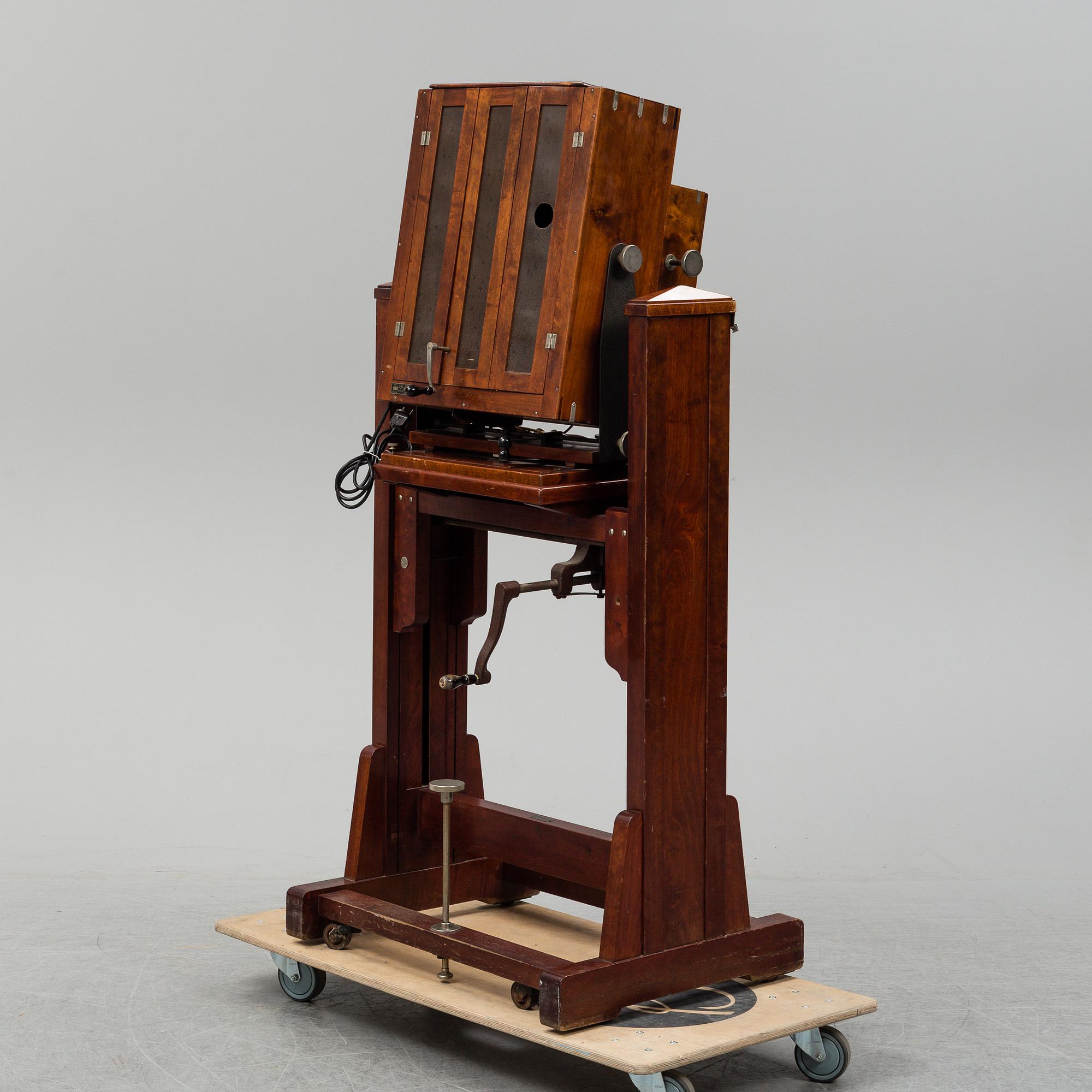 A first half of the 20th century studio camera.