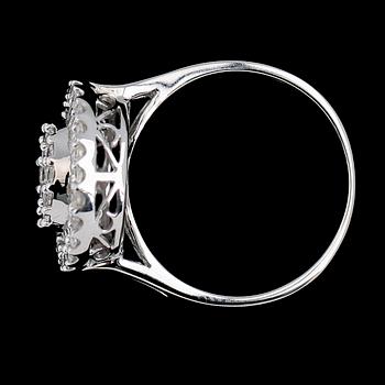 RING, 18K vitguld, diamanter tot ca 0.78 ct.