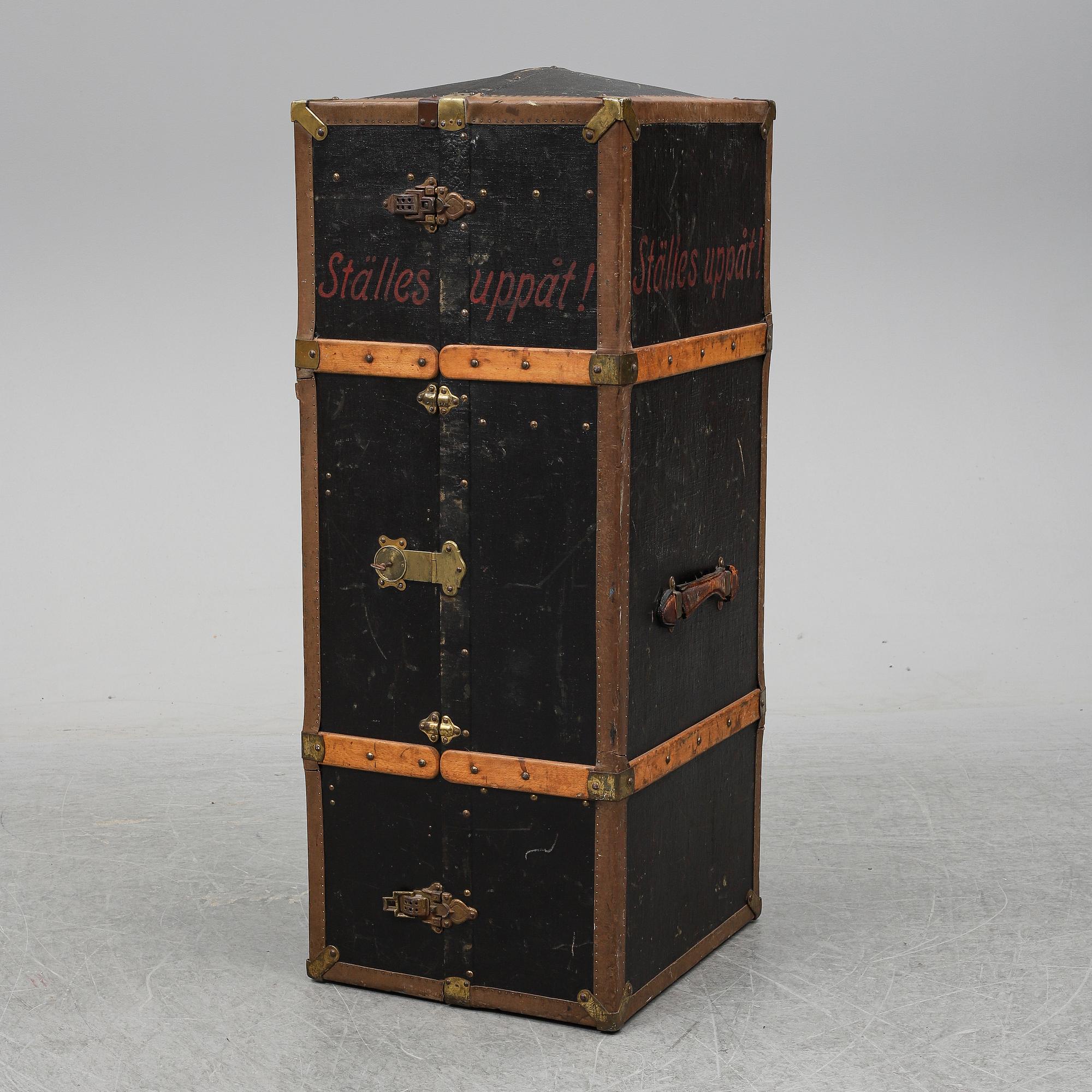 A trunk from the early 1900's.