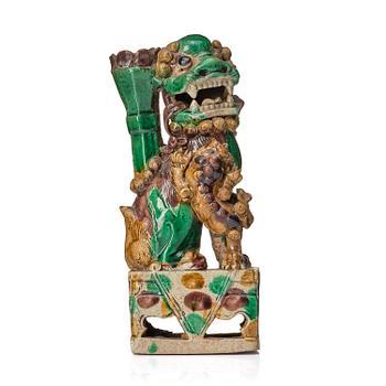 1220. A famille verte joss stick holder, Qing dynasty, Kangxi (1662-1722).