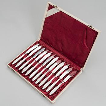 VILLE (WILHELM) PORTHAN, A set of 12 fruit knives, Vyborg 1914. In original box.