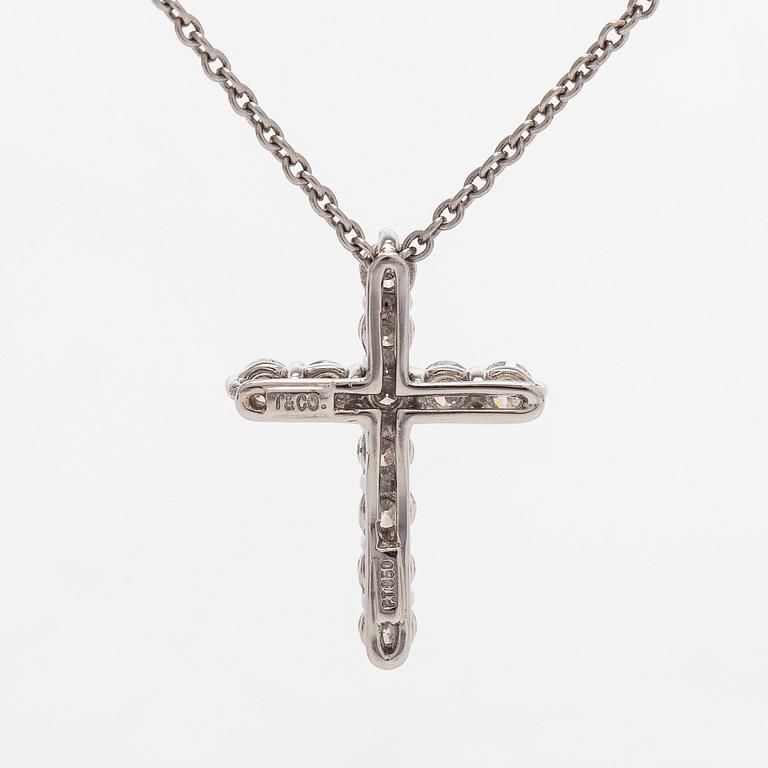 Tiffany & Co, halsband, kors, platina och briljantslipade diamanter.