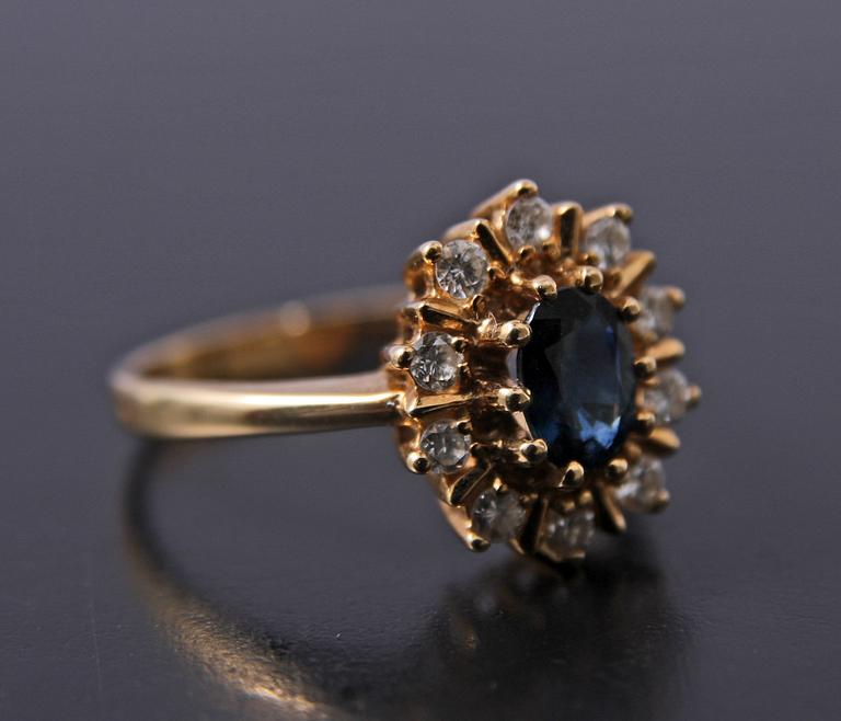 RING, guld 18 K m safir o briljanter.