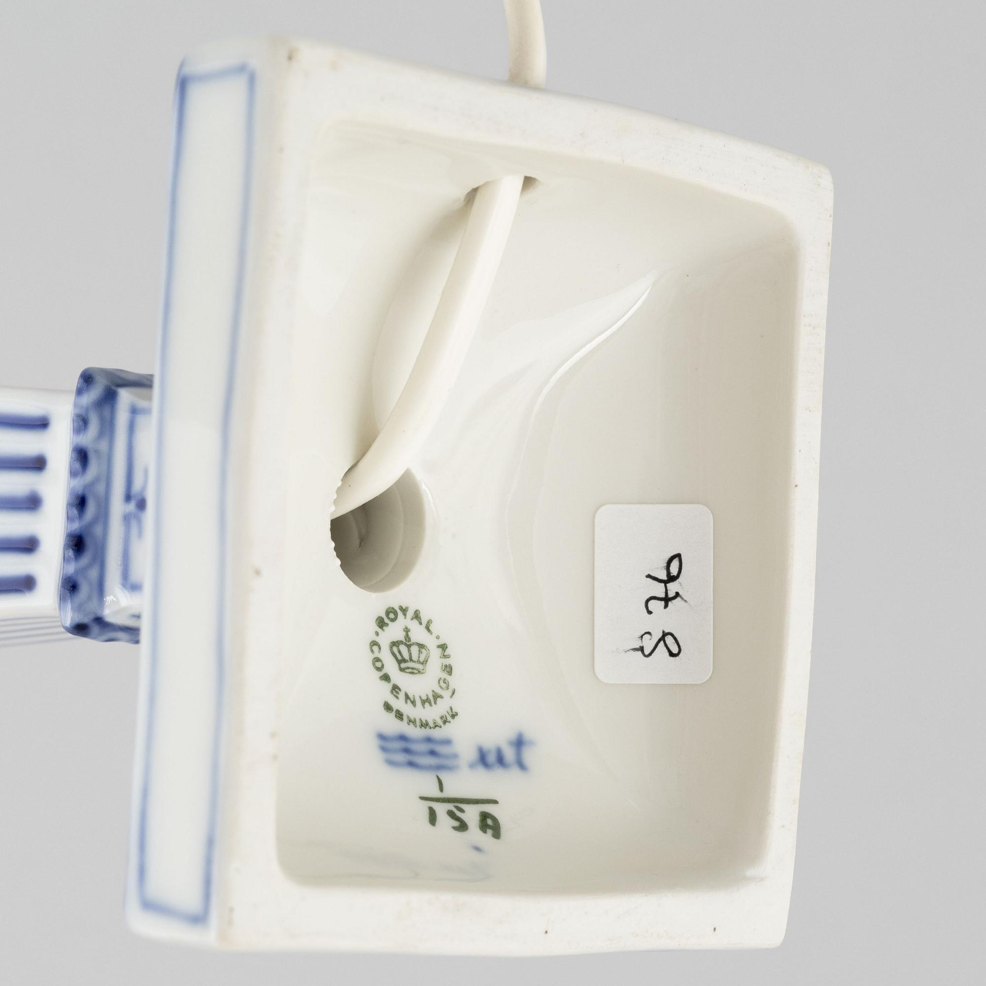 Bordslampa, porslin, Royal Copenhagen, "Musselmalet", modellnummer 15A, 1969-73.
