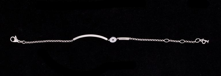 ARMBAND, 18K vitguld, diamanter. Piaget Possession, original etui. Vikt ca 6,1 g.