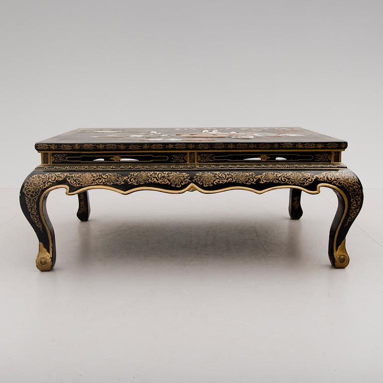 BORD, orientaliskt, omkring år 1900.