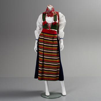 FOLKDRÄKT, Sverige, 1900-talets andra hälft.