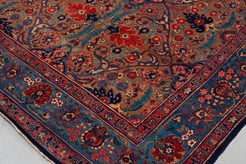 Matto, a semi-antique Yazd probably, ca 409-420 x 325,5-333,5 cm.