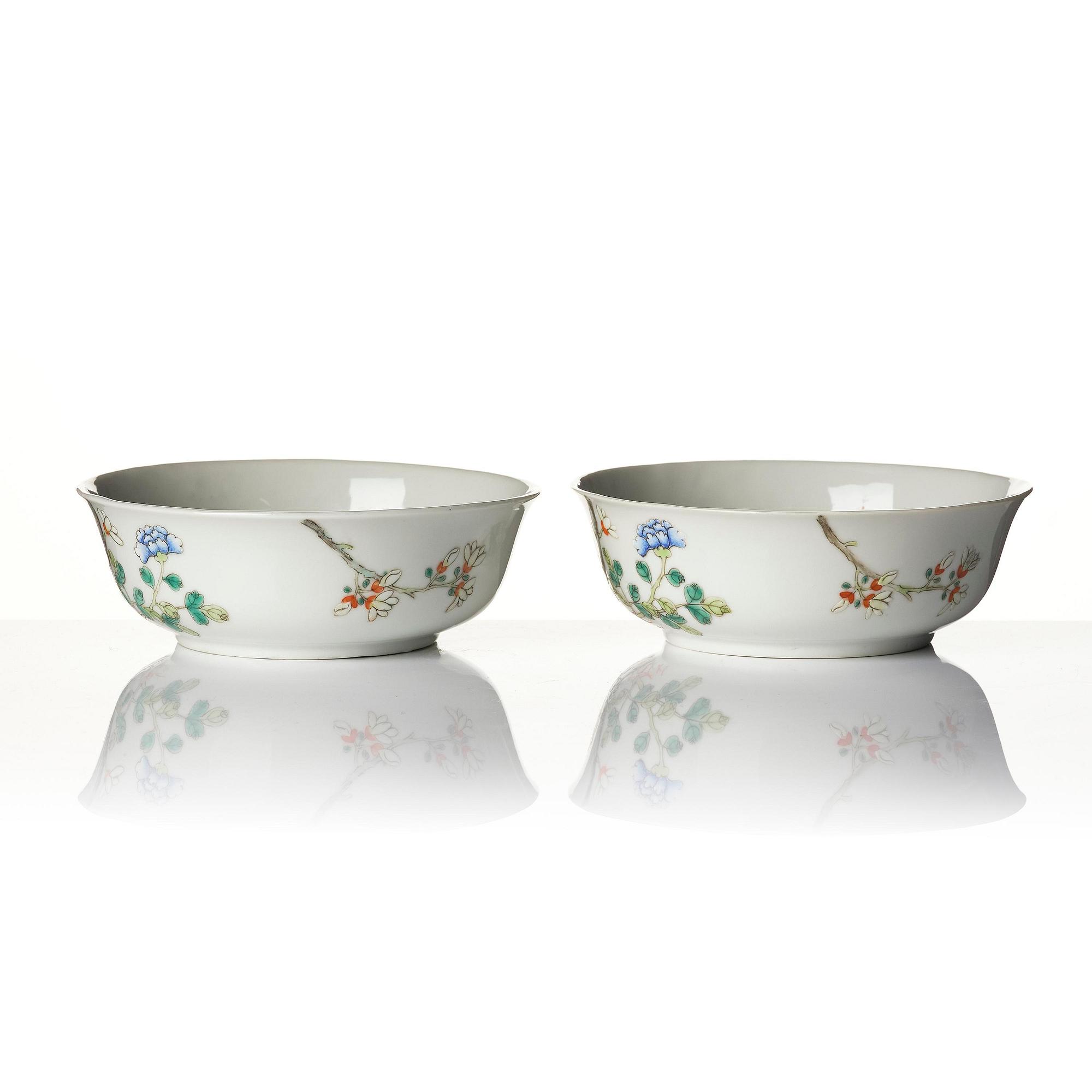 A pair of famille rose 'magnolia' bowls, late Qing dynasty.