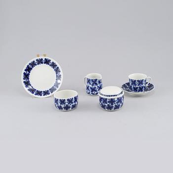 KAFFESERVISDELAR, 32 st, porslin, "Mon Amie", Marianne Westman, Rörstrand.