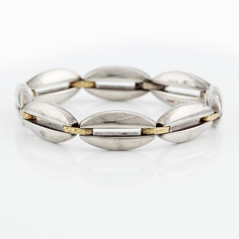 Regitze Overgaard, armband silver och 18K guld nr 409 för Georg Jensen, Danmark.