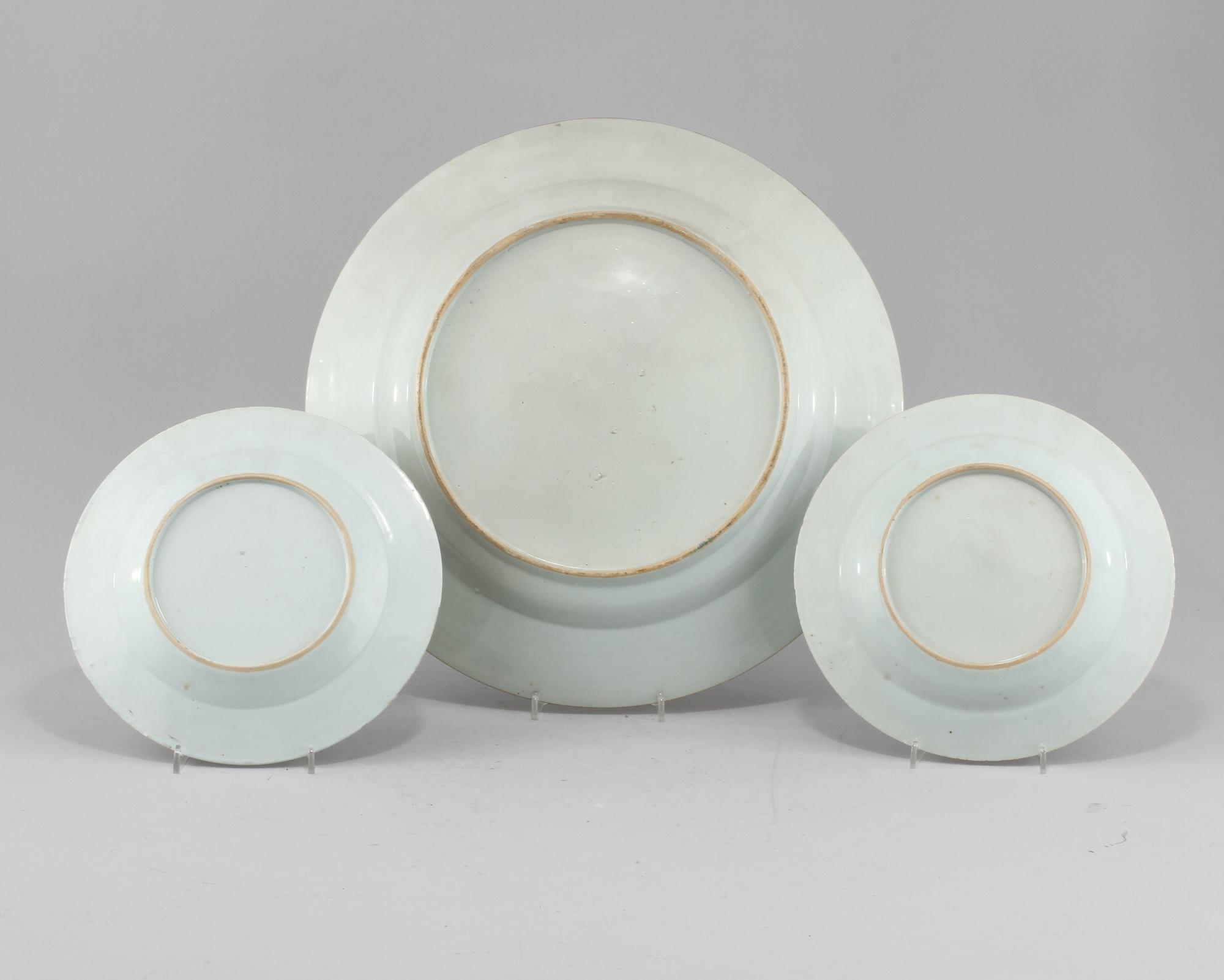 FAT samt TALLRIKAR, 2 st, porslin, Kina, 1700-tal.