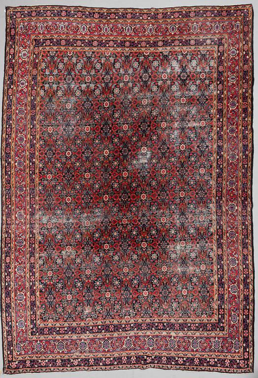 A semi-antique Yazd carpet, ca 444 x 307 cm.