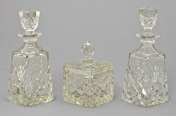 TOALETTUPPSÄTTNING, 7 delar, glas, omkring 1900.