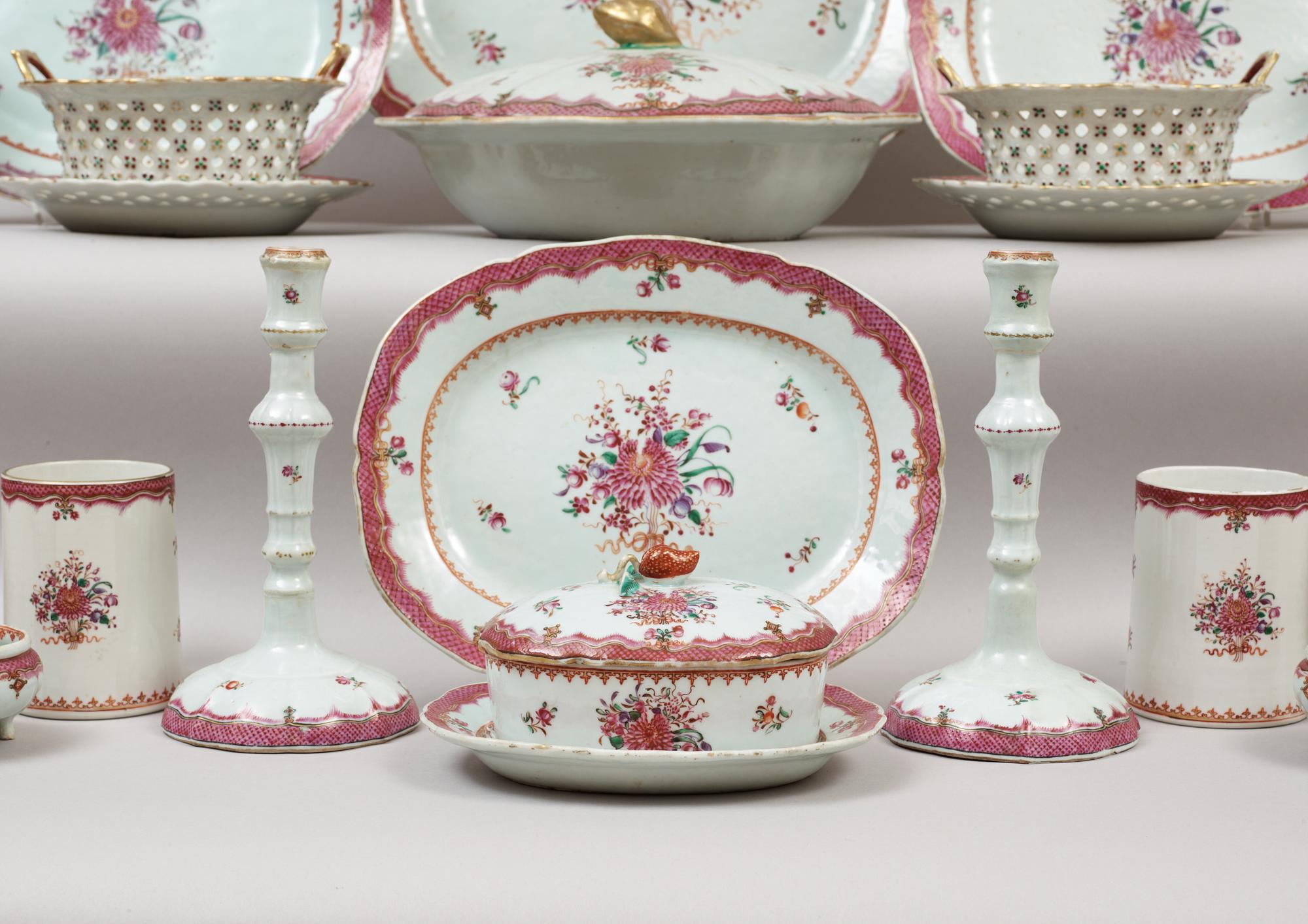 SERVIS, 56 delar, kompaniporslin. Qing dynastin, Qianlong (1736-95).