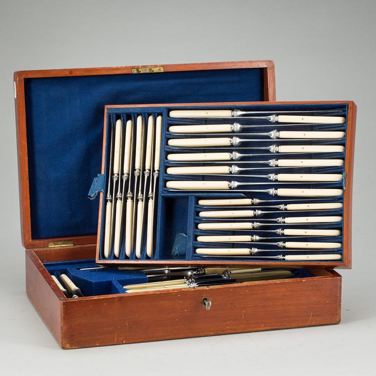 KNIVSCHATULL, 53 delar, England, omkring 1900.