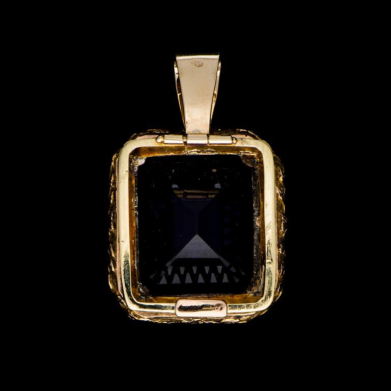 A PENDANT, 14K gold, facetted amethyst. Weight c. 16.5 g.