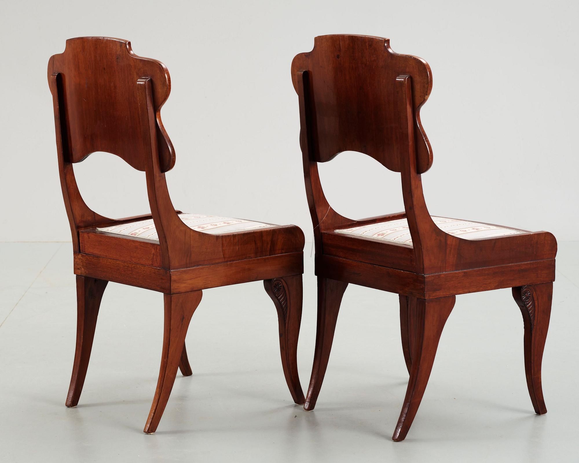 STOLAR, ett par, empire, Baltikum 1800-talets första hälft.