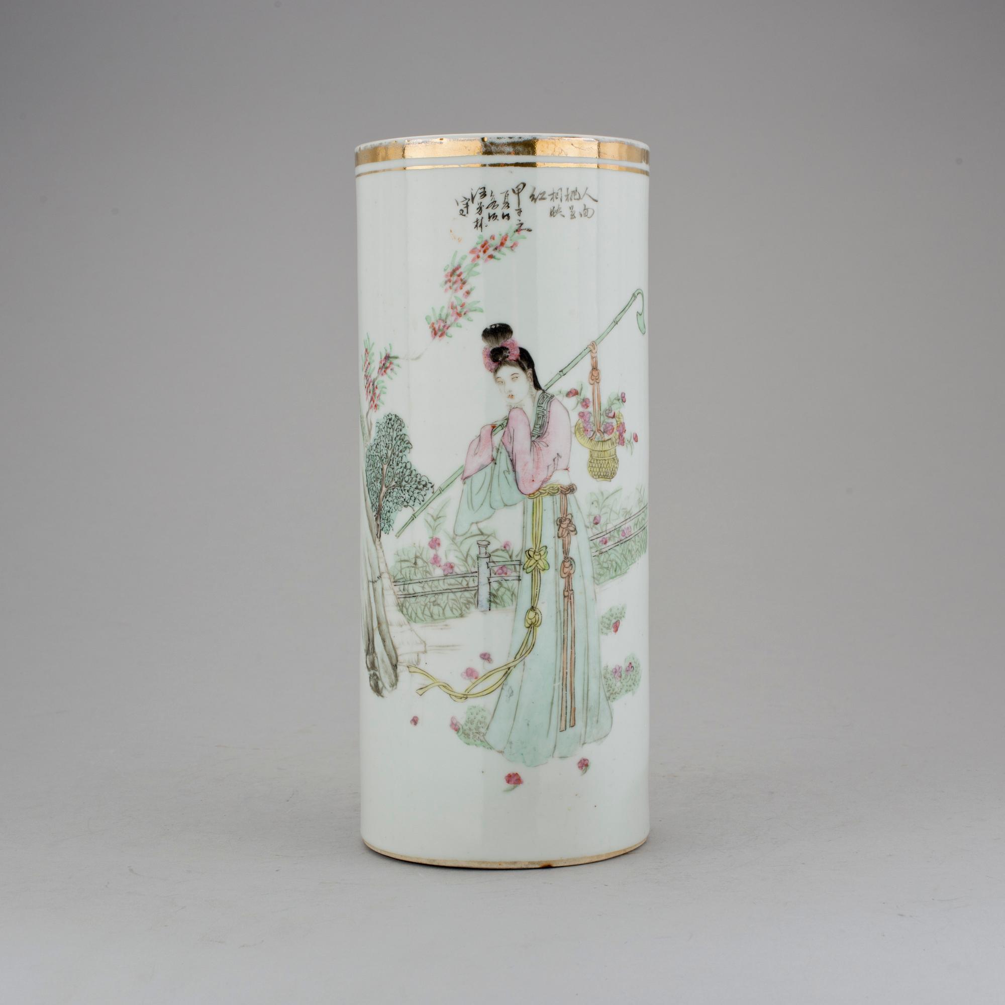 PENSELVAS, porslin, Kina, 1900-tal.