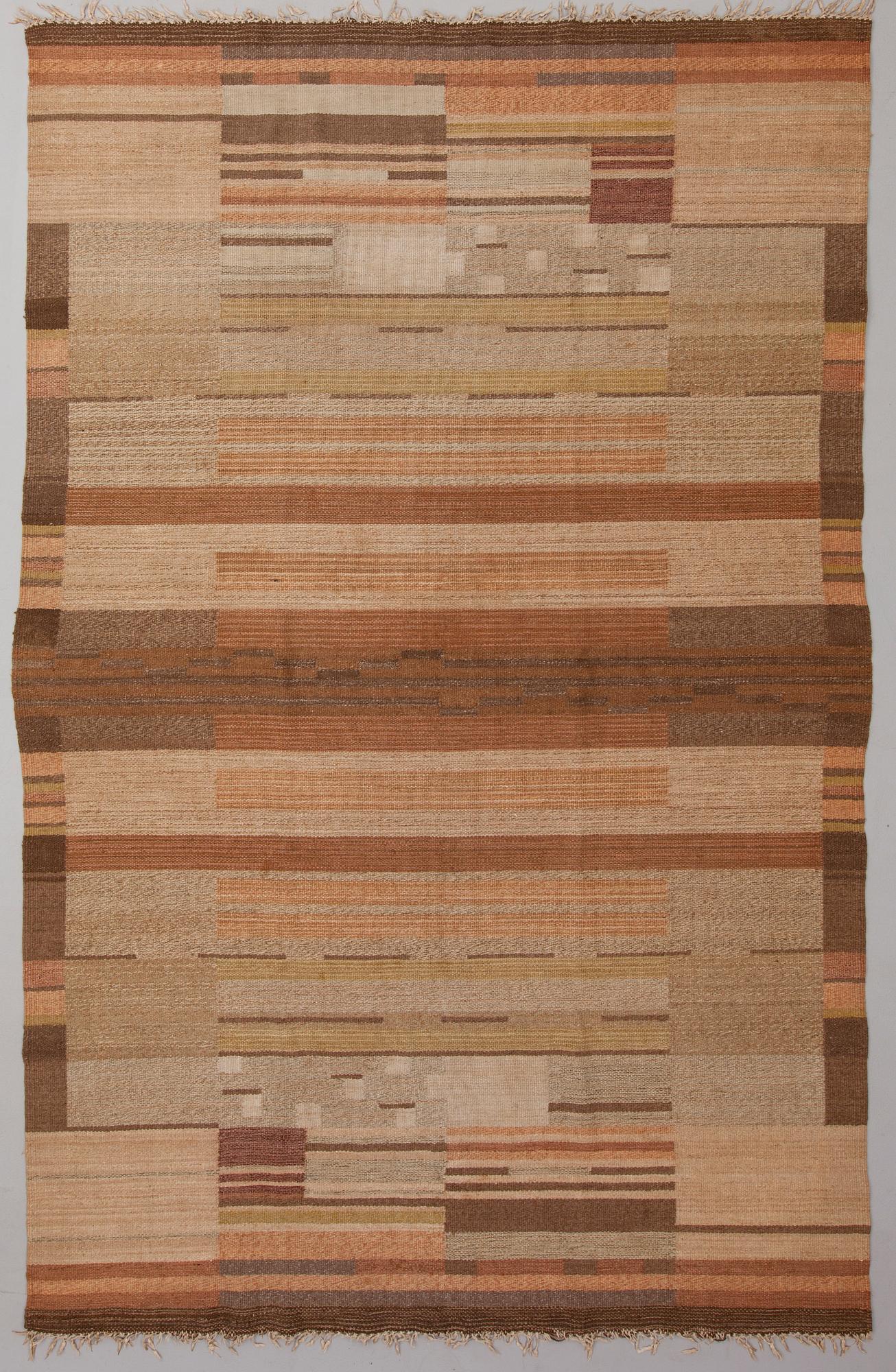 Laila Karttunen, LAILA KARTTUNEN, A 1930s Finnish flat weave carpet for Kiikan Mattokutomo. 291x188 cm.