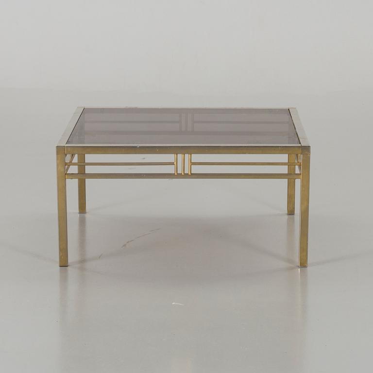 A GLASS TOP COFFEE TABLE.