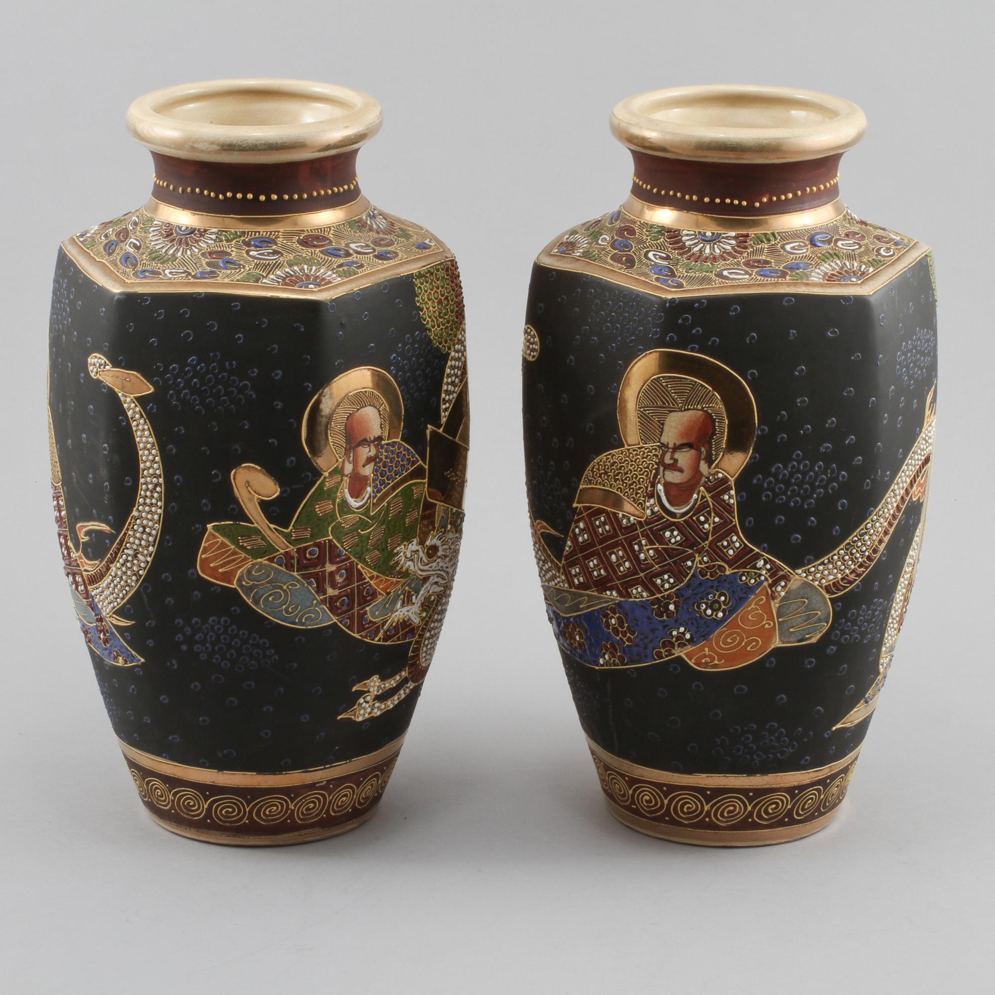 VASER, ett par, porslin, Satsuma, Japan, 1800-/1900-tal.