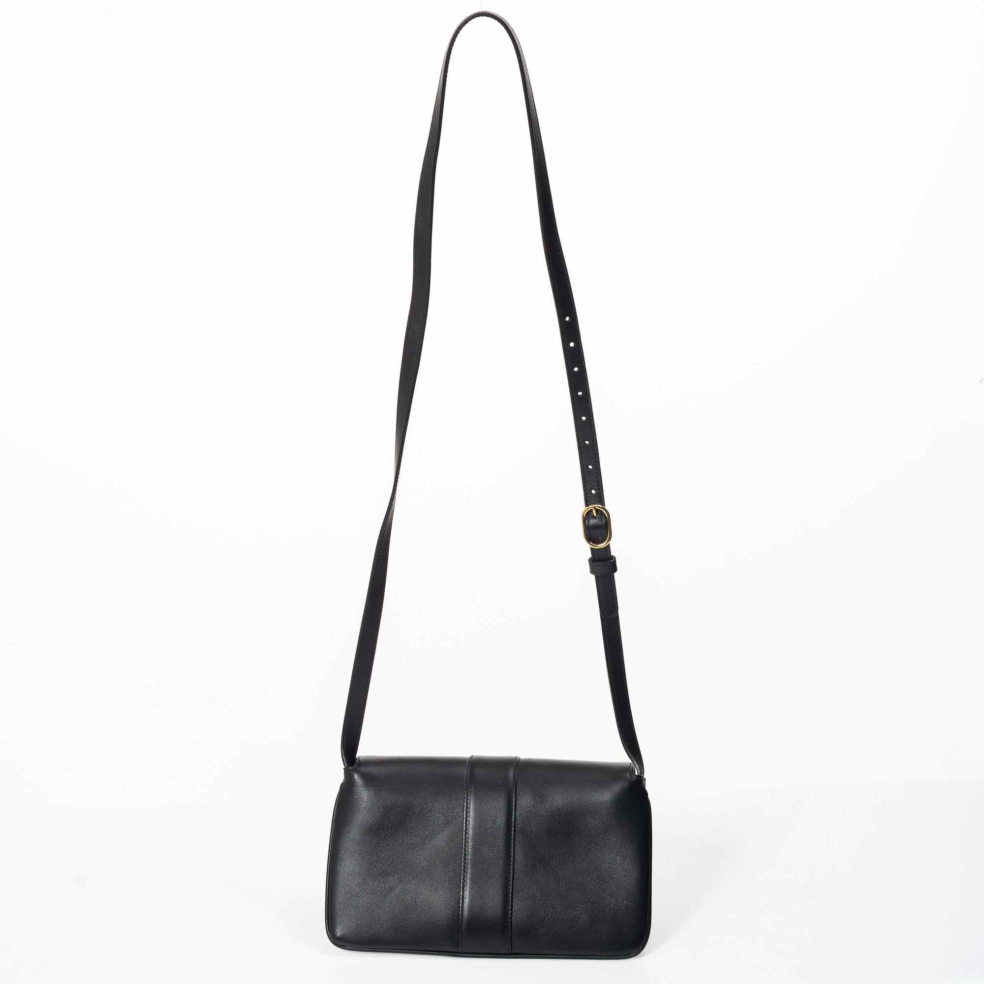 Gucci, a handbag.