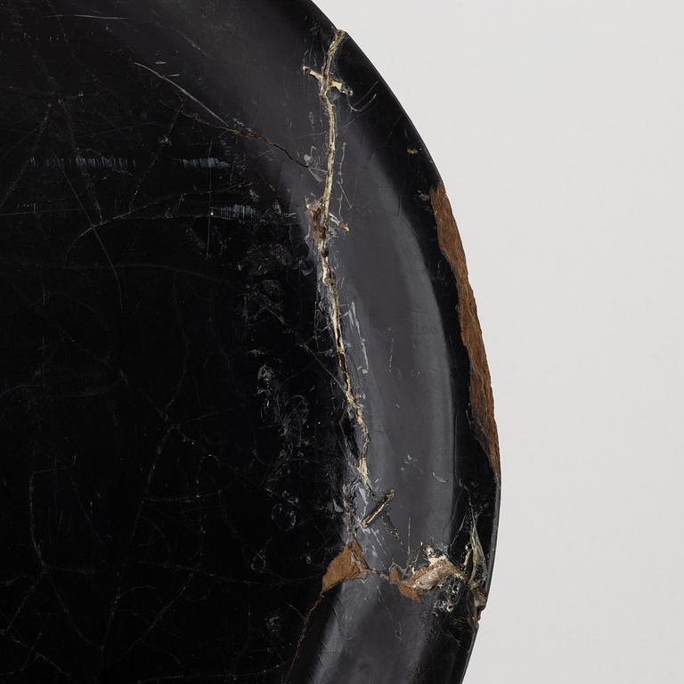 Brickor 2 st, troligen ryska, 1800-tal.