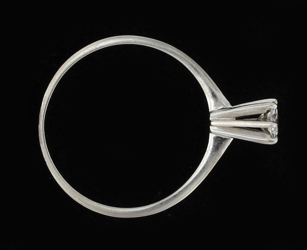 RING, 18k vitguld med briljantslipad diamant, ca 0,25 ct. Vikt ca 1 gram.