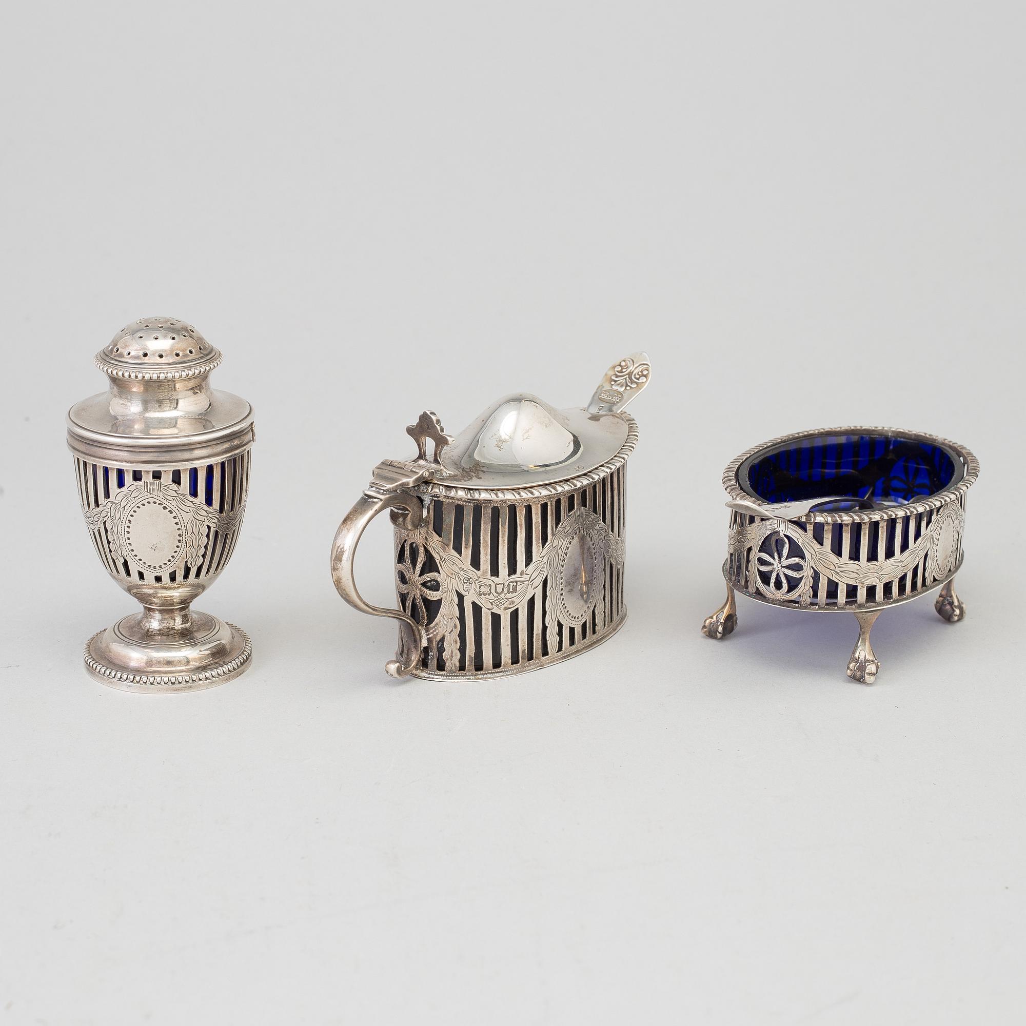 A mustard pot, a pepper pot, a salt cellar, silver, London, England, early 20th century. Weigth ca 412 grams.