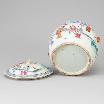 URNA med LOCK, porslin. Qingdynastin, sent 1800-tal.