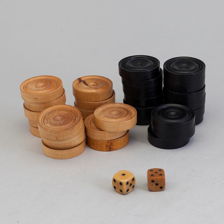 A SET OF 30 CHIPS FOR BACKGAMMON, 19th/20th century.